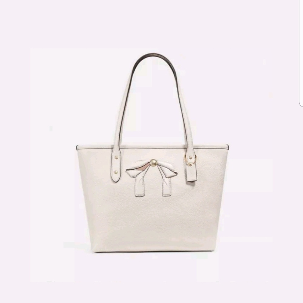 RARE Coach city zip tote w bow